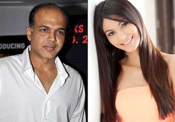 ashutosh gowariker casts new find shamata anchan in everest