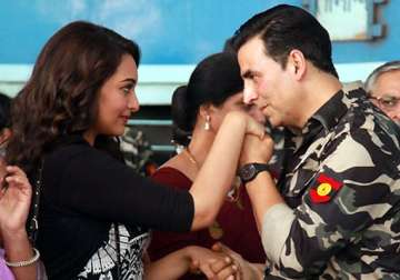 akshay sonakshi starrer holiday to go over rs.50 cr in next 2 days