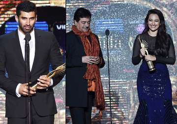 iifa 2014 stars receiving awards pics