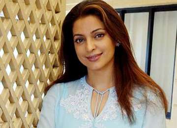 juhi chawla not interested to play mother to grown up children