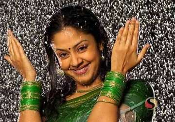 actress jyothika returns back to silverscreen with how old are you tamil remake