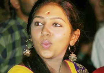 lakshmi menon turns singer for oru oorla...