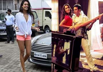 lisa haydon delighted to be a part of shaukeen remake