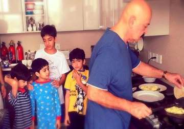 hrithik sussanne split granddad rakesh sets up breakfast for grandkids