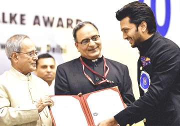 riteish deshmukh receives first national award dedicates it to father