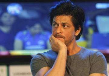 what shah rukh khan gets arrested while shooting for raees see pics