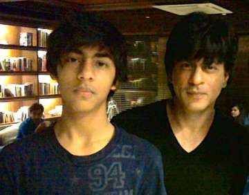 shah rukh wants aryan to learn important lessons of life see rare pics