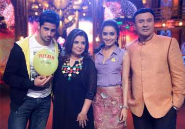 shraddha sidharth on the sets of entertainment ke liye kuch bhi karega