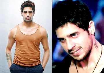 sidharth s mother surprised over his look in ek villain see pics