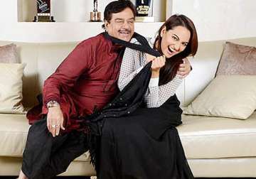 sonakshi sinha to campaign for father shatrughan sinha in patna