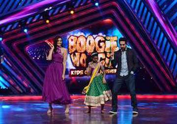 sonam ayushmann moved by acts on boogie woogie