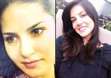 snapshot sunny leone spills hotness in without makeup looks see pics