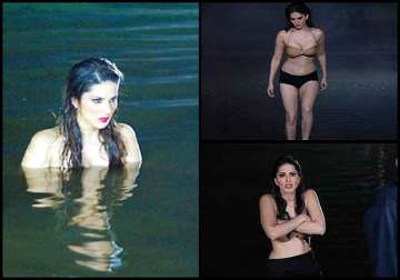 sunny leone stripped in a lake with snakes for ragini mms 2 see pics