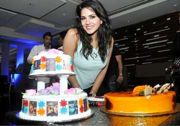 sunny leone celebrates birthday on the sets of tina and lolo see pics