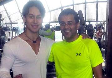 tiger shroff scares away chetan bhagat at gym see pics