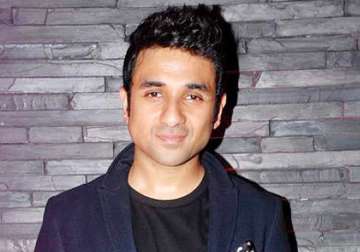 vir das gets emotional over playing rishi kapoor s son on screen