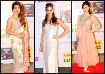 zee cine awards 2014 deepika priyanka elli sizzle at the red carpet see pics