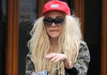 amanda bynes gets nose job wants one more