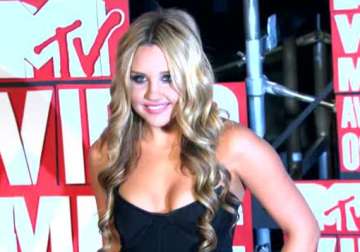 amanda bynes mentally unfit for trial says lawyer