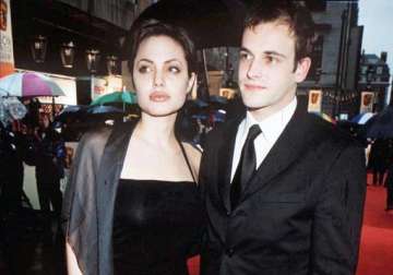 angelina jolie and her first husband jonny lee are good friends