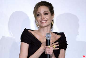 angelina jolie cries at bosnian premiere of directorial debut