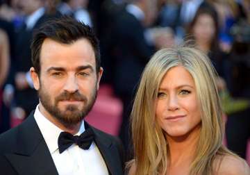 aniston theroux finalise wedding bands