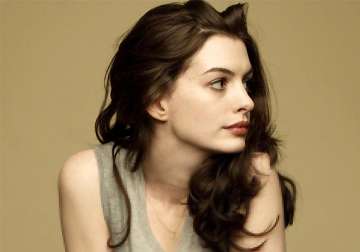 anne hathaway joins protest march over kidnappings