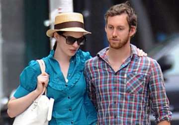 anne hathaway wants to adopt