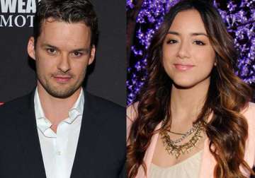 austin nichols dating chloe bennet