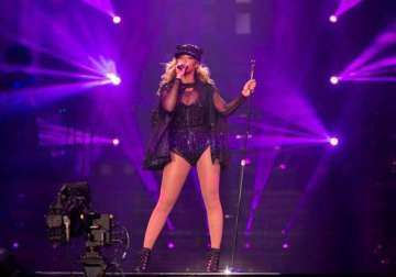 beyonce performed despite freak accident on stage