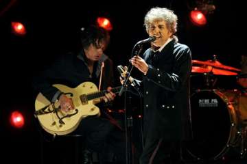 bob dylan mesmerizes crowd in switzerland