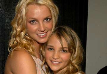 britney spears looked after sister jamie lynn like a mother