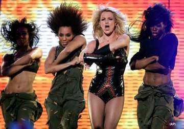 britney spears makes triumphant return to the stage
