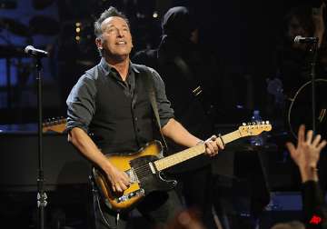 bruce springsteen rocks at apollo theater
