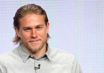 charlie hunnam quits fifty shades of grey