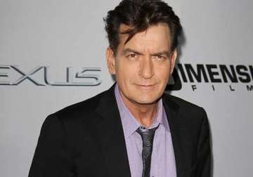 charlie sheen desperate to sell love nest