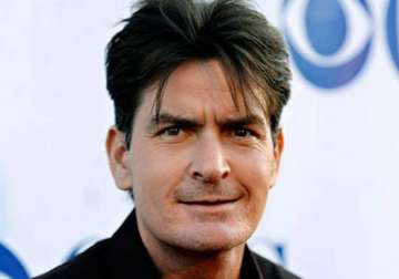 charlie sheen accused of death threat