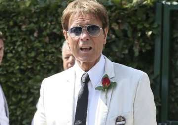 cliff richard to be banned from entering us