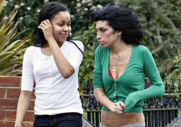 dionne bromfield feels connected to amy winehouse