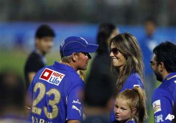 elizabeth hurley loves shane warne for his wit and accent