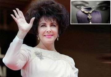 elizabeth taylor s huge pearl sold for 11.84 million
