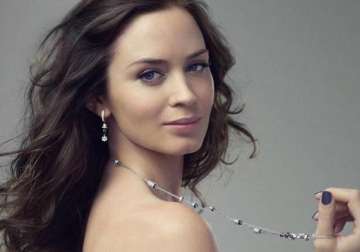 emily blunt to play princess diana