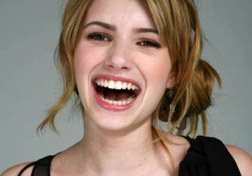 emma roberts in love with blonde look