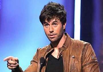 enrique iglesias releases first single from new album