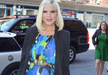financially unstable tori spelling hasn t bought a purse in years