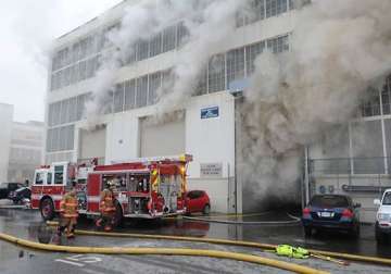 firefighters rescue residents from hollywood apartment building