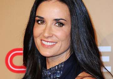 friend says on call demi moore was convulsing