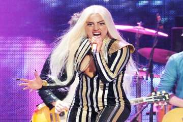 gaga to undergo hip surgery