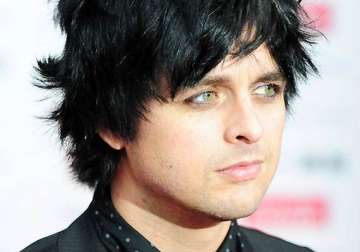 green day s billie joe armstrong kicked off flight for sagging pants