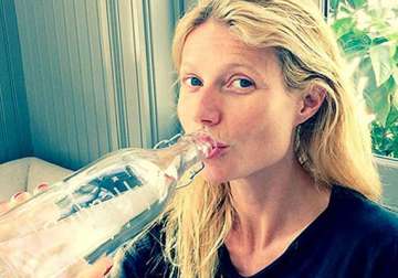 gwyneth paltrow posts no make up selfie on twitter